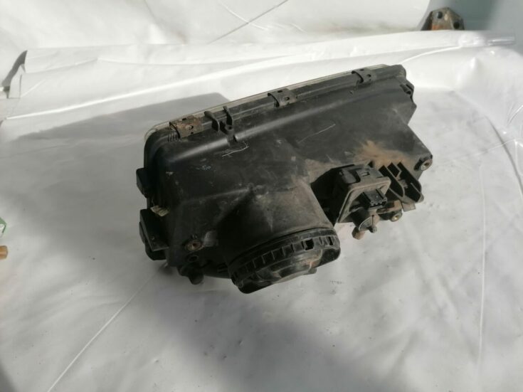 Priekšējais labais lukturis priekš VOLVO V70 2000