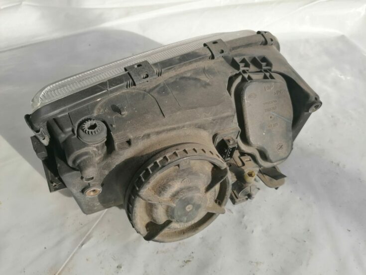 Priekšējais kreisais lukturis priekš VOLVO V70 2000