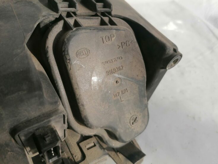 Priekšējais kreisais lukturis priekš VOLVO V70 2000