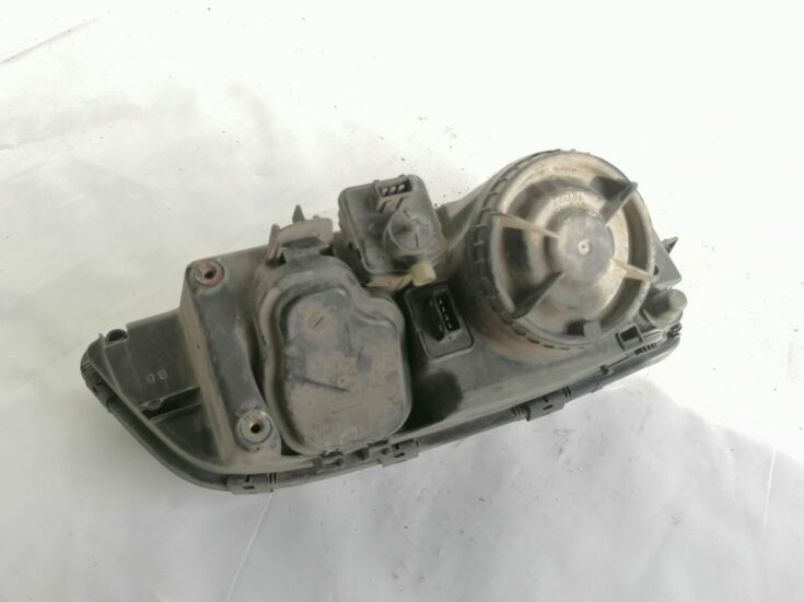 Priekšējais kreisais lukturis priekš VOLVO V70 2000