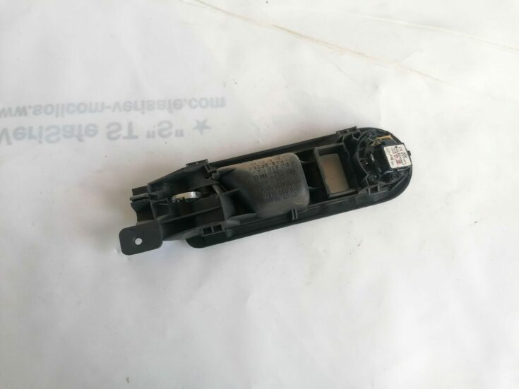 Salona durvju rokturis, aizmugures labais priekš VW PASSAT 2003 UNIVERSAL BLUE