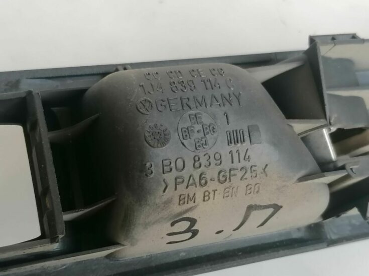 Salona durvju rokturis, aizmugures labais priekš VW PASSAT 2003 UNIVERSAL BLUE