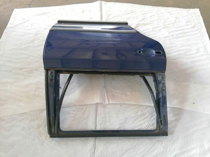 Aizmugurējās labās durvis priekš VW PASSAT 2003 UNIVERSAL BLUE