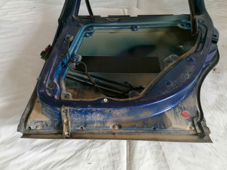 Aizmugurējās labās durvis priekš VW PASSAT 2003 UNIVERSAL BLUE