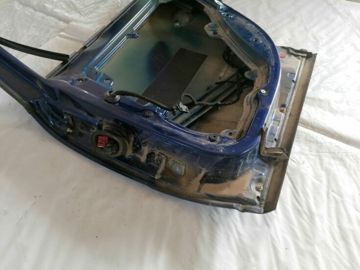 Aizmugurējās labās durvis priekš VW PASSAT 2003 UNIVERSAL BLUE