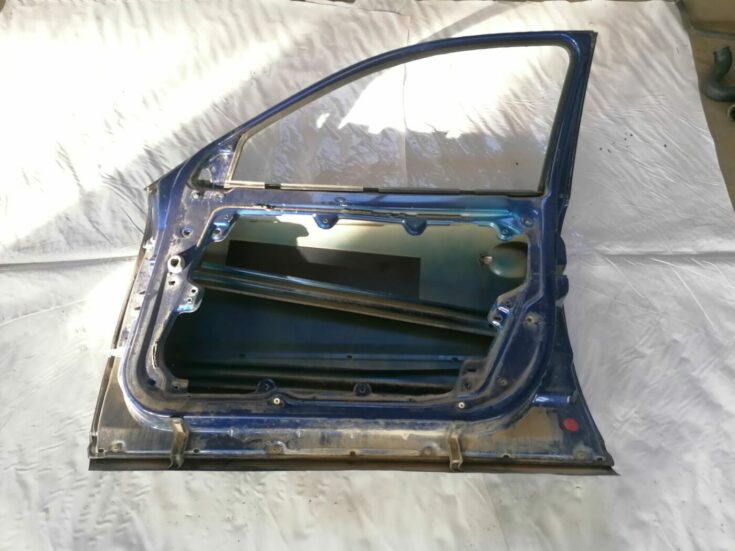 Priekšējās labās durvis priekš VW PASSAT 2003 UNIVERSAL BLUE