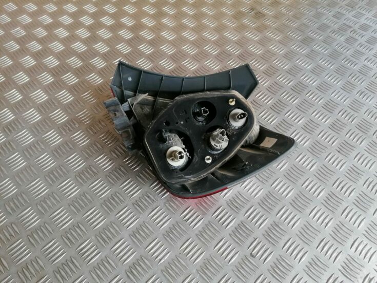 Aizmugurējais kreisais lukturis priekš HONDA CIVIC 2004