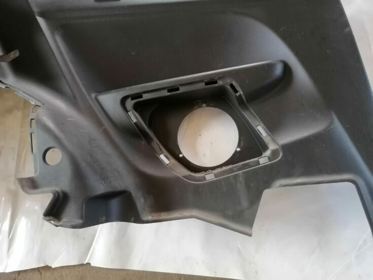 Bagāžnieka nodalījuma sānu apdare priekš HONDA CIVIC 2004