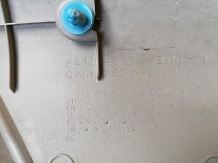 Aizmugurējas salona statnes apdare priekš HONDA CIVIC 2004