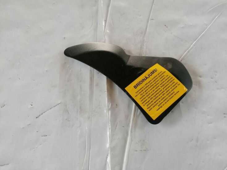 Mērinstrumentu paneļa sānu apdare priekš HONDA CIVIC 2004