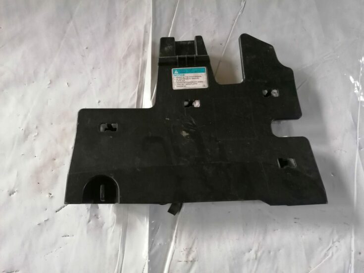 Mērinstrumentu paneļa apakšēja apdare priekš HONDA CIVIC 2004