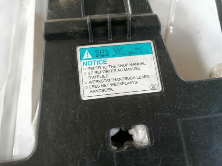 Mērinstrumentu paneļa apakšēja apdare priekš HONDA CIVIC 2004