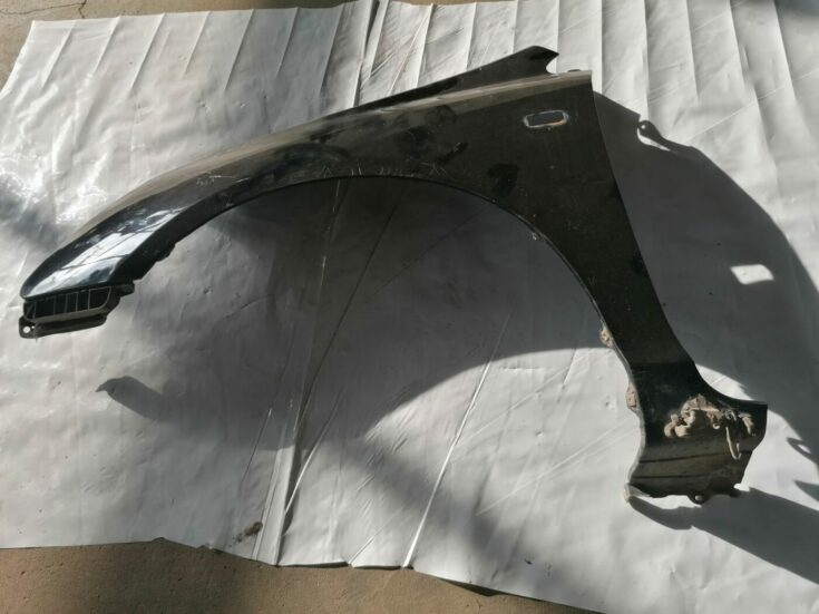 Priekšējais kreisais spārns priekš HONDA CIVIC 2004