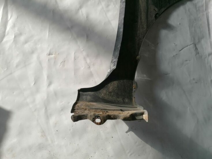 Priekšējais kreisais spārns priekš HONDA CIVIC 2004