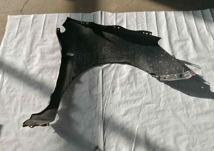 Priekšējais kreisais spārns priekš HONDA CIVIC 2004