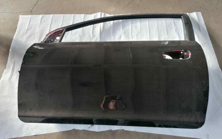 Priekšējās kreisās durvis priekš HONDA CIVIC 2004
