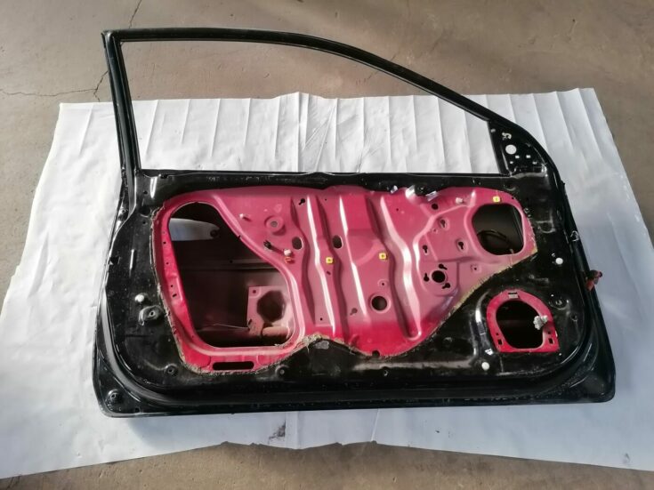 Priekšējās kreisās durvis priekš HONDA CIVIC 2004