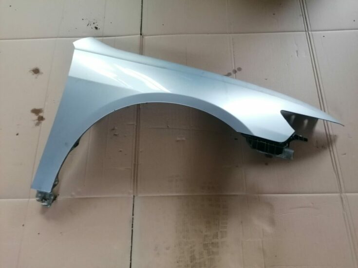 Priekšējais labais spārns priekš HONDA ACCORD 2003 SILVER