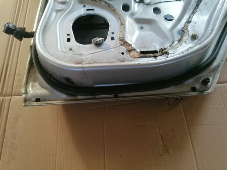 Aizmugurējās labās durvis priekš HONDA ACCORD 2003 SILVER