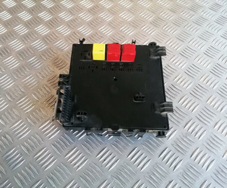 Drošinātāju bloks priekš OPEL VECTRA C 2002