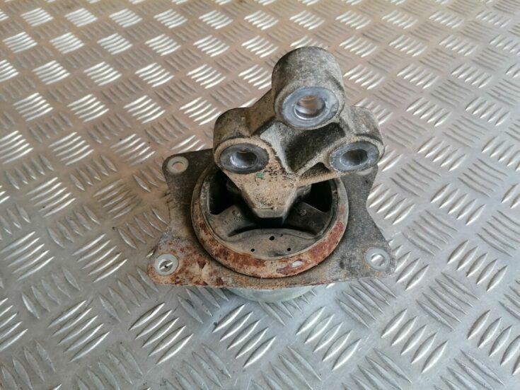 Dzinēja spilvens priekš OPEL VECTRA C 2002