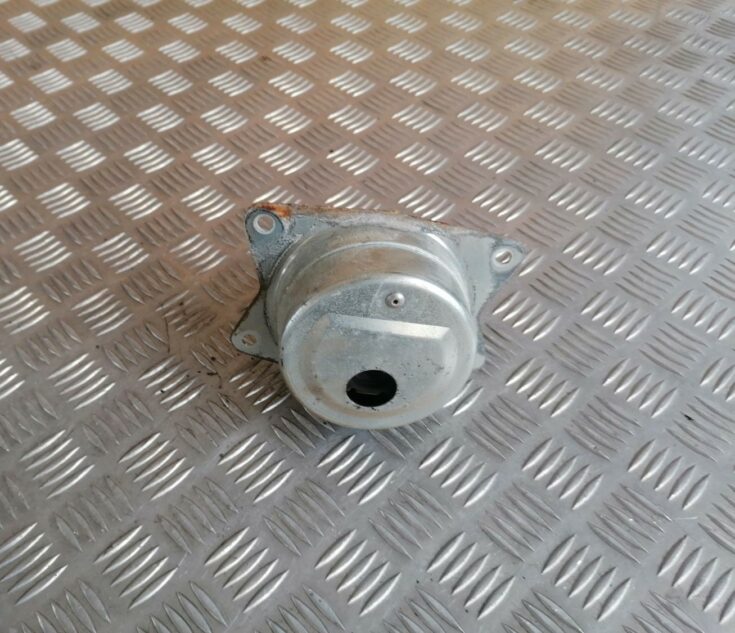 Dzinēja spilvens priekš OPEL VECTRA C 2002