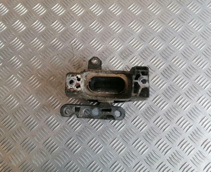 Dzinēja spilvens priekš OPEL VECTRA C 2002