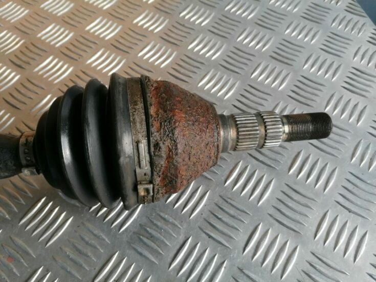 Pusass priekšēja labā priekš OPEL VECTRA C 2002