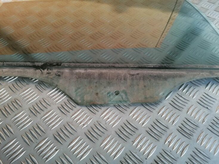 Aizmugurējo labo durvju stikls priekš OPEL VECTRA C 2002