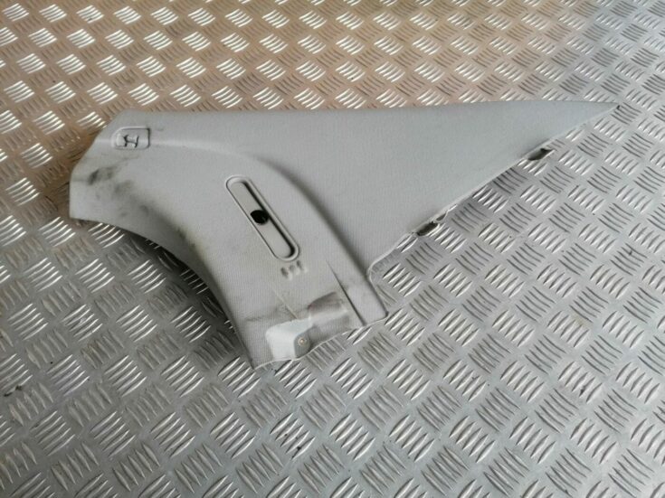 Aizmugurējas salona statnes apdare priekš OPEL VECTRA C 2002