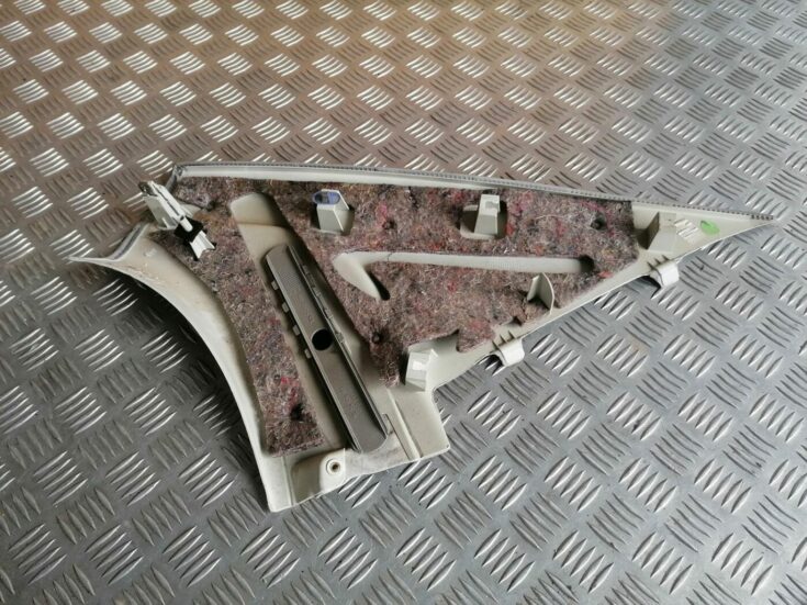 Bagažnieka nodalījuma statnes apdare priekš OPEL VECTRA C 2002