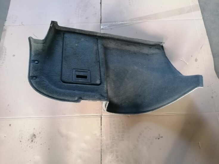 Bagāžnieka nodalījuma sānu apdare priekš OPEL VECTRA C 2002