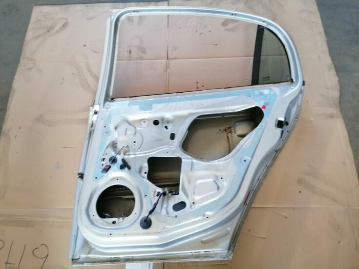 Aizmugurējās labās durvis priekš OPEL VECTRA C 2002