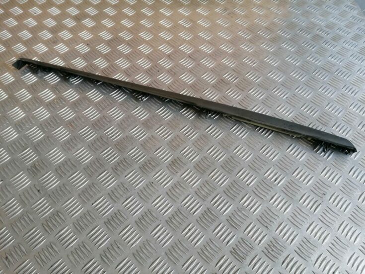 Mērinstrumentu paneļa dekoratīvā uzlika priekš OPEL VECTRA C 2002
