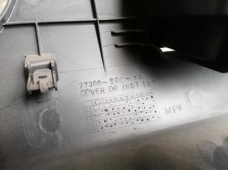 Mērinstrumentu paneļa apdare (zem stūres) priekš HONDA ACCORD 2008