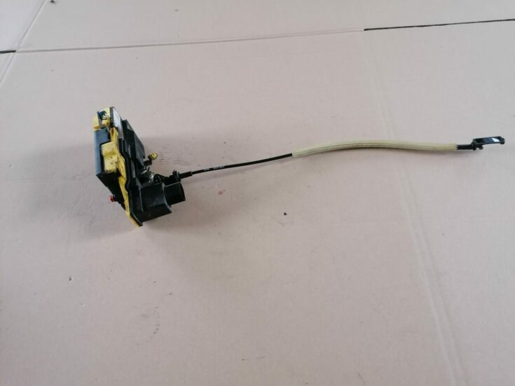 Aizmugurējo labo durvju slēdzene priekš VOLVO S60 2004