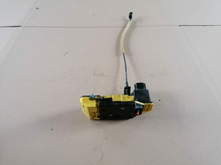 Aizmugurējo labo durvju slēdzene priekš VOLVO S60 2004