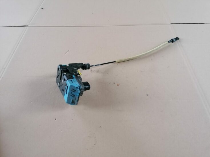 Priekšējo labo durvju slēdzene priekš VOLVO S60 2004
