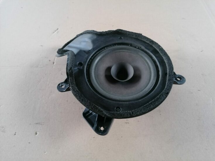 Durvju skaļrunis, apakšā priekš VOLVO S60 2004