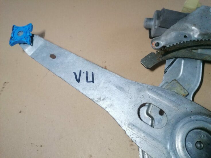 Stikla pacelšanas mehānisms priekšējais kreisais priekš VOLVO S60 2004
