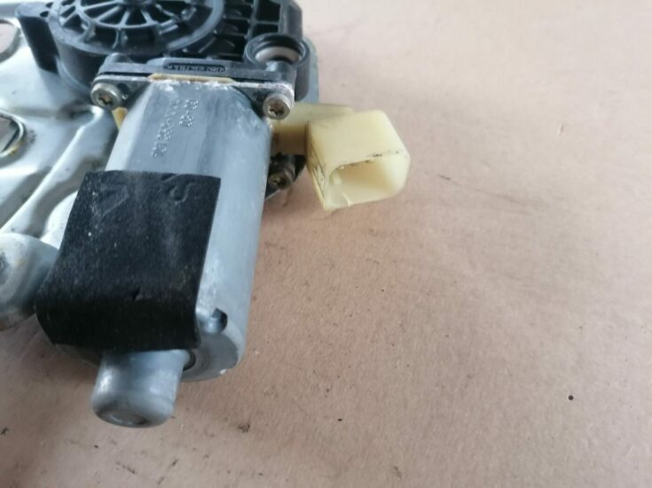 Stikla pacelšanas mehānisms priekšējais kreisais priekš VOLVO S60 2004