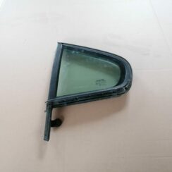 Aizmugurējais kreisais sānu stikls priekš VOLVO S60 2004