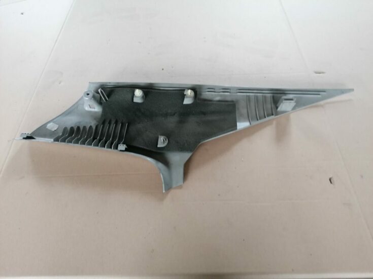Aizmugurējas salona statnes apdare priekš VOLVO S60 2004