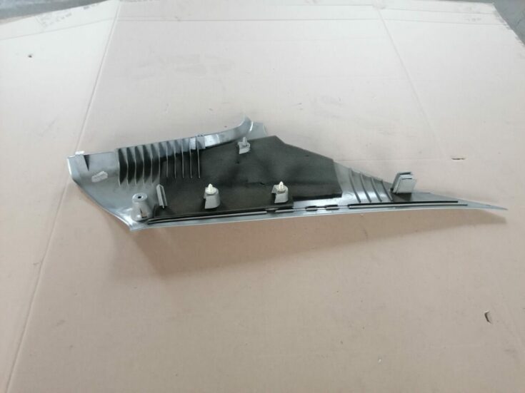 Aizmugurējas salona statnes apdare priekš VOLVO S60 2004