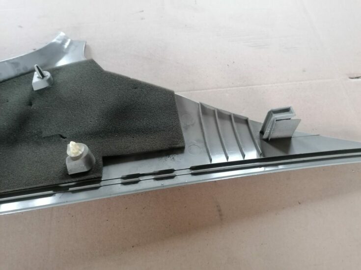 Aizmugurējas salona statnes apdare priekš VOLVO S60 2004