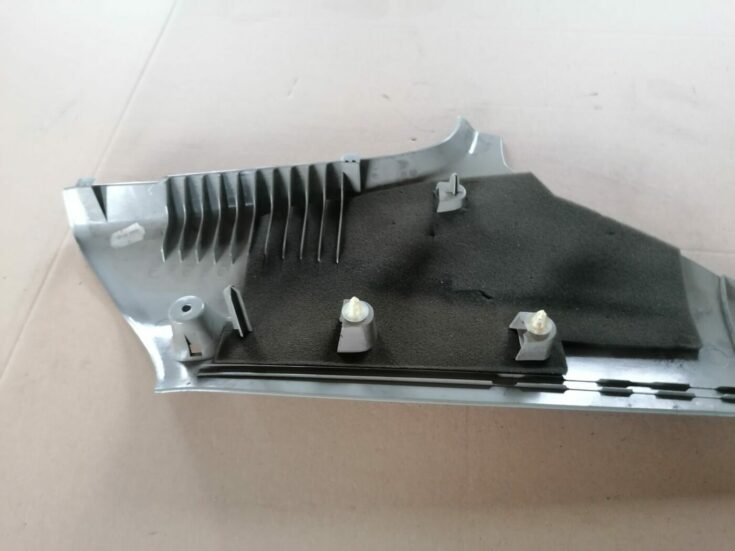 Aizmugurējas salona statnes apdare priekš VOLVO S60 2004