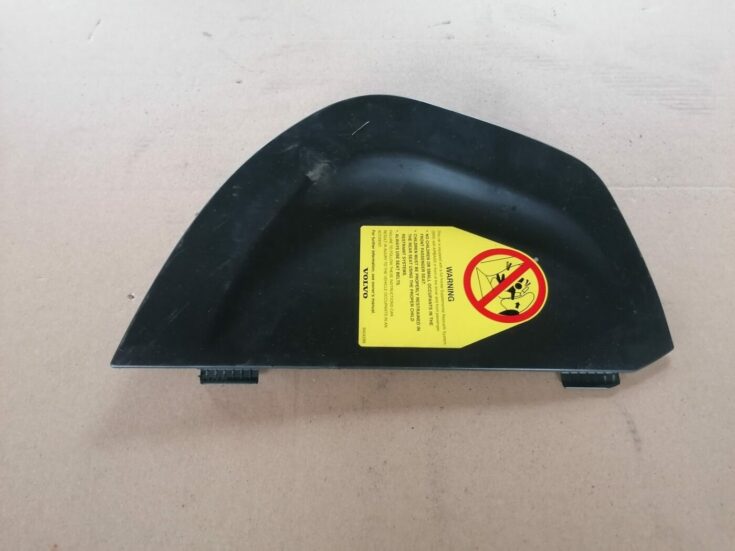 Mērinstrumentu paneļa sānu apdare priekš VOLVO S60 2004