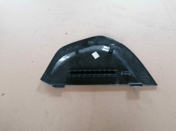 Mērinstrumentu paneļa sānu apdare priekš VOLVO S60 2004