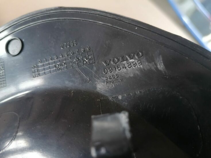 Mērinstrumentu paneļa sānu apdare priekš VOLVO S60 2004