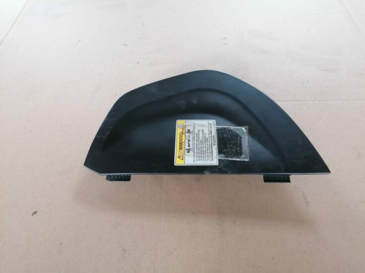 Mērinstrumentu paneļa sānu apdare priekš VOLVO S60 2004